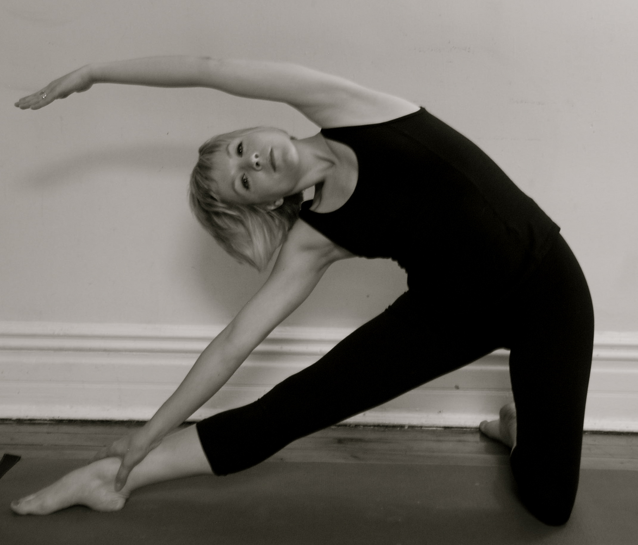 Head to Knee Pose: Embracing Janu Sirsasana for Deeper Stretching - The  Yoga Nomads